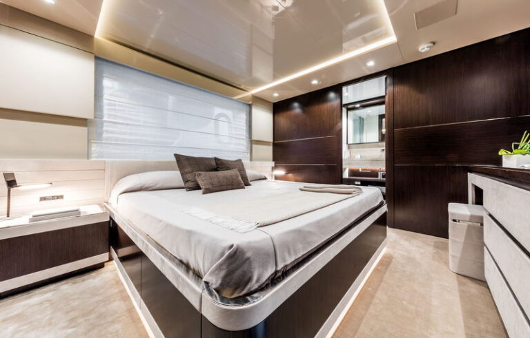 1-CL108 VARDAR - Cabin