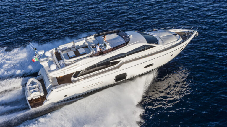 1-Ferretti 750 Yacht - upview
