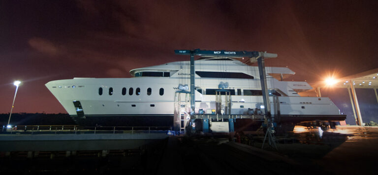1-Hemisphere 140 Yacht