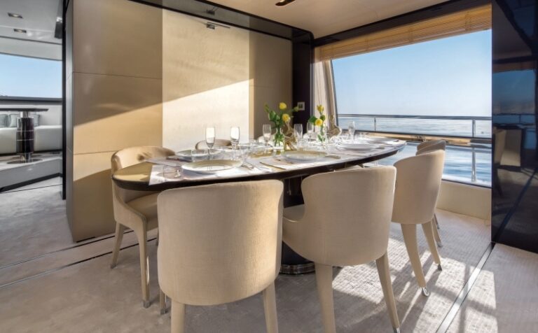 1-Luxury yacht Azimut 80 - Dining Area