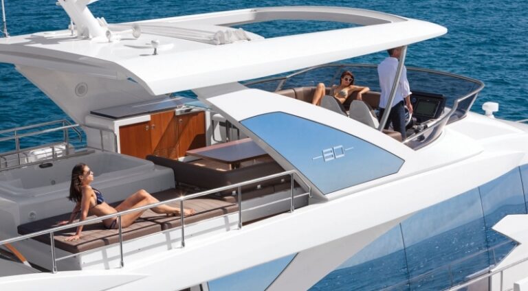 1-Luxury yacht Azimut 80 - external view