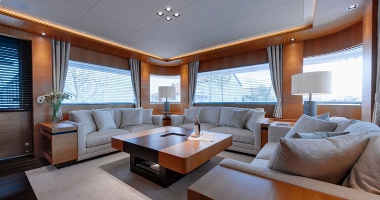 Charter yacht BELLE DE JOUR