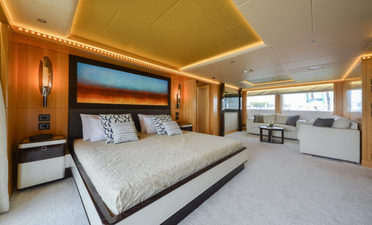 1-Luxury yacht Majesty 155 - Owners Stateroom