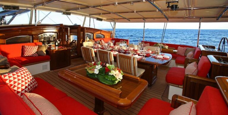 1-Luxury yacht Marie - Cockpit