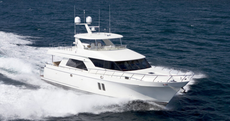 1-Luxury yacht Ocean Alexander 72 Pilothouse