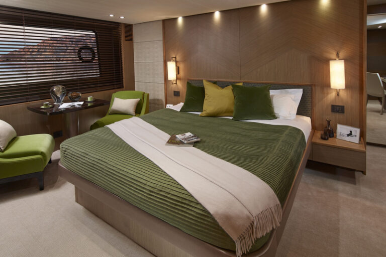 1-Luxury yacht Princess 82 - Master Stateroom