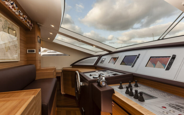 1-Luxury yacht SEALOOK - Wheelhouse
