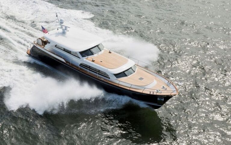 1-Luxury yacht Strathearn - Upview