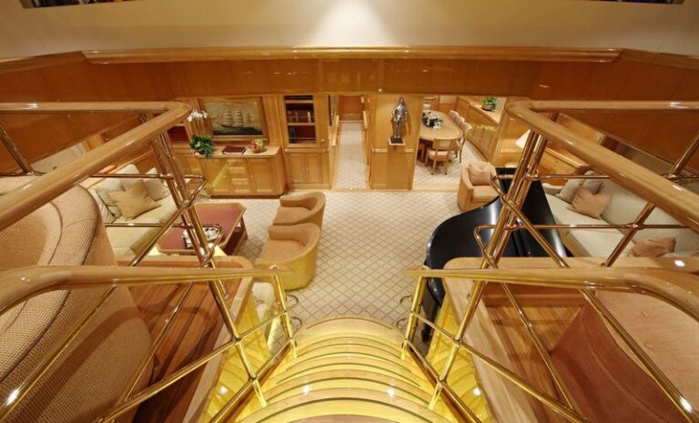 1-Marie Yacht - Staircase