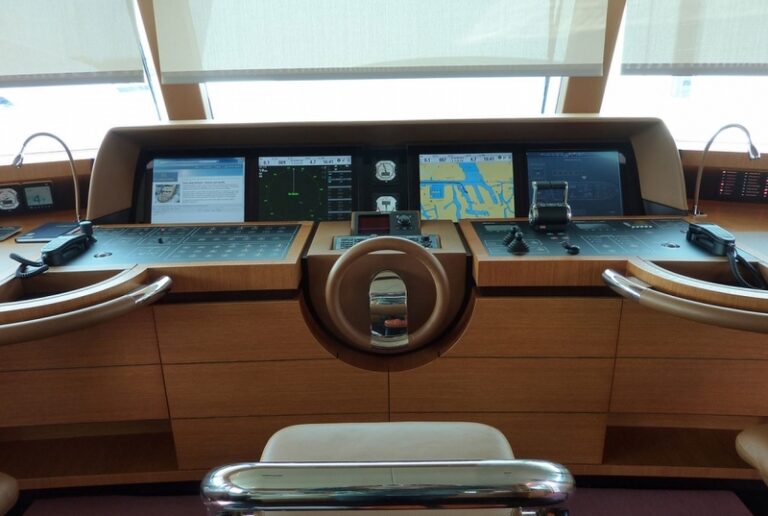 Charter yacht BELLE DE JOUR