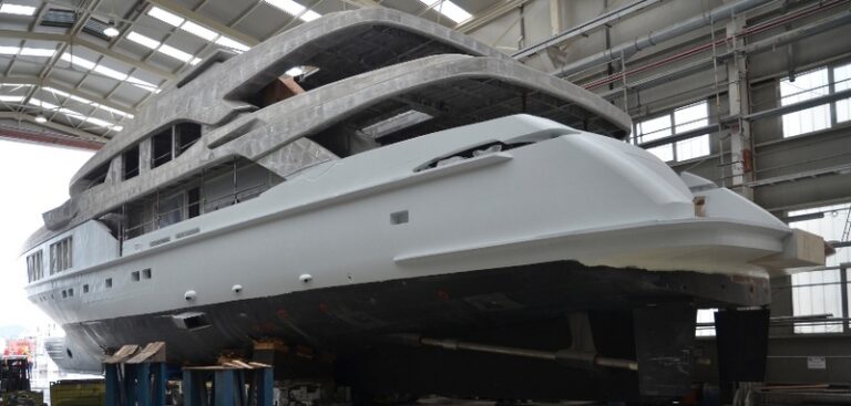1-Motor yacht C24 1 (M54) - aft view