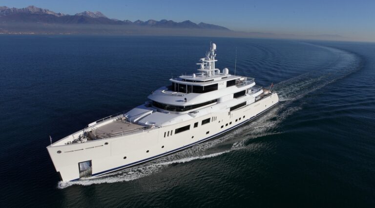 1-Motor yacht Grace E