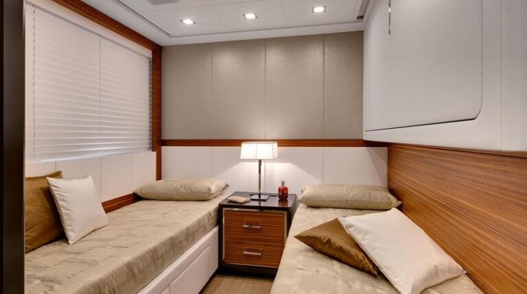 1-Motor yacht Mangusta 110 - Twin cabin