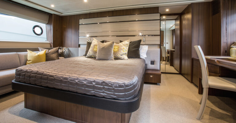 1-Motor yacht S72 - Owners Stateroom