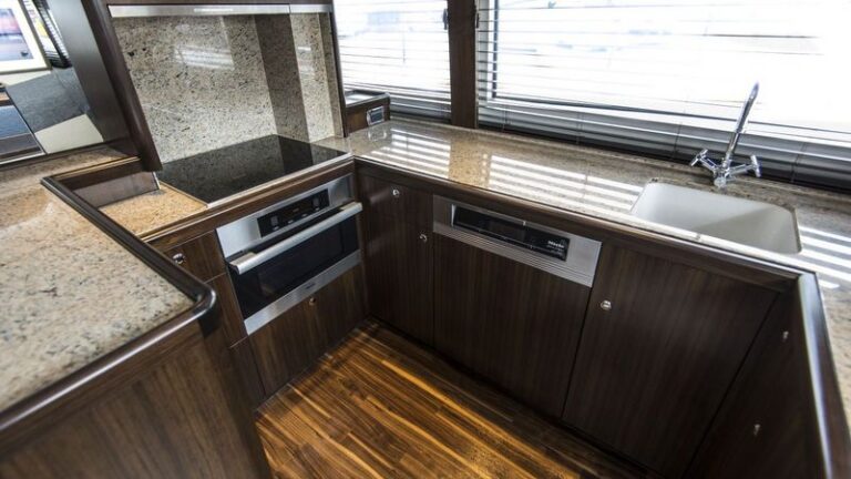 1-Mulder 75 Wheelhouse Yacht Strathearn - Galley
