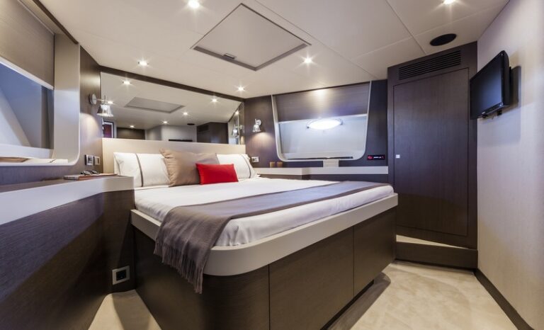 1-Numarine 70 HT Yacht - Cabin