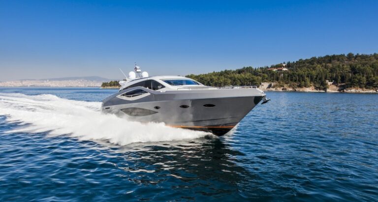 1-Numarine 70 HT Yacht at full speed