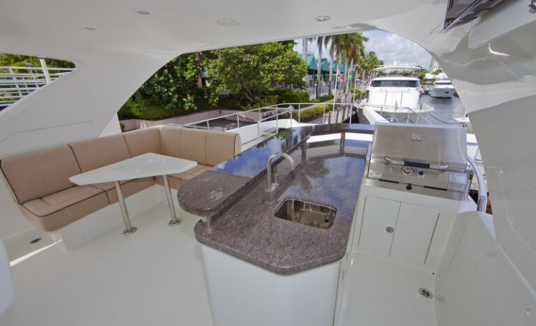 1-OA 72 Pilothouse Yacht - Exterior