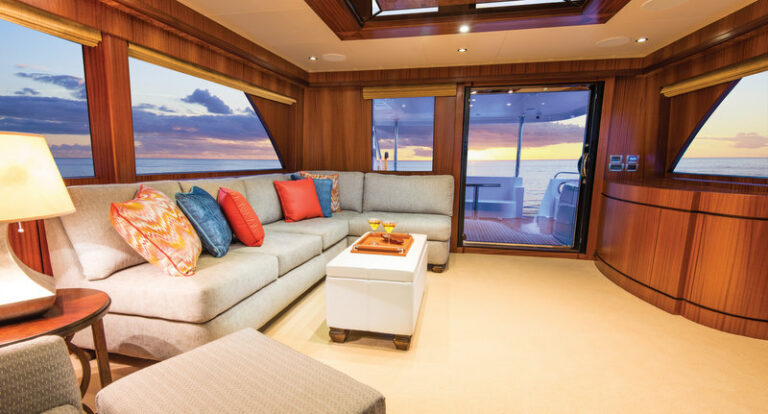 1-OA 72 Pilothouse Yacht - Salon