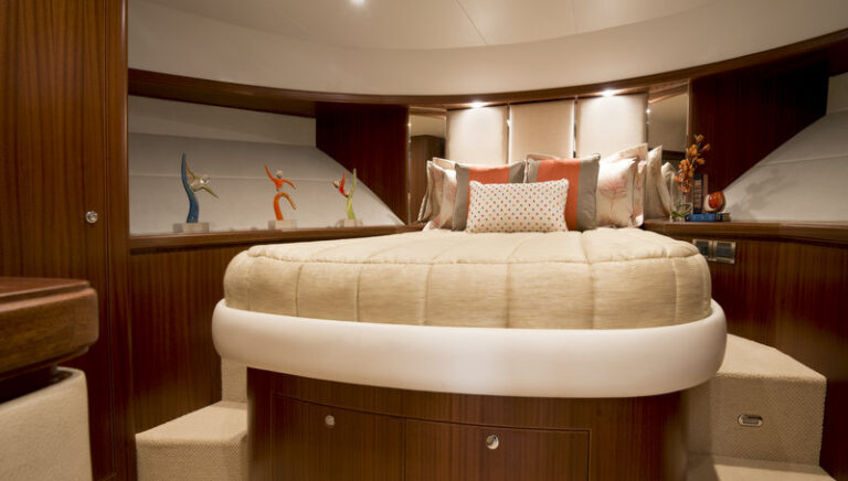 1-OA 72 Pilothouse Yacht - VIP Cabin
