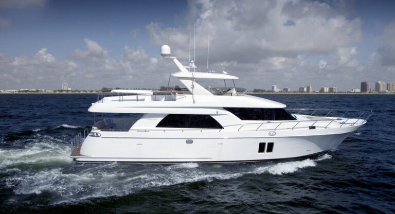 1-OA 72 Pilothouse Yacht at full speed