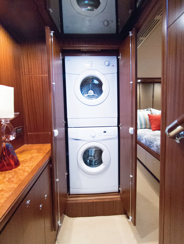 1-OA 72 Pilothouse Yacht - laundry