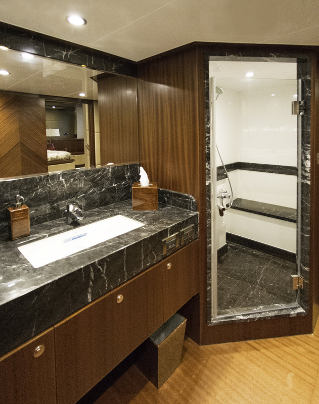 1-OA 72 Pilothouse Yacht - master head