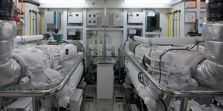 1-OA 85 Yacht - Engine room