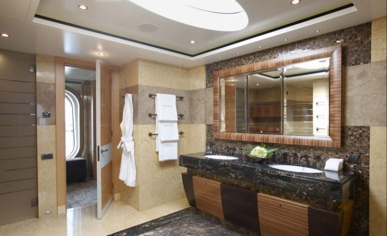 1-Predator Yacht - Owners Bathroom