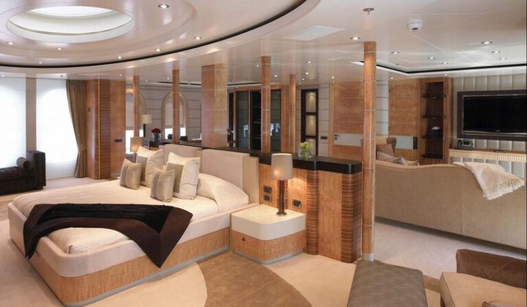 1-Predator Yacht - Owners Stateroom
