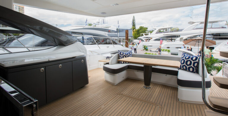 1-Princess S72 Yacht - Cockpit
