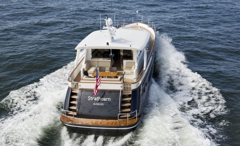 1-Strathearn Yacht - Aft View