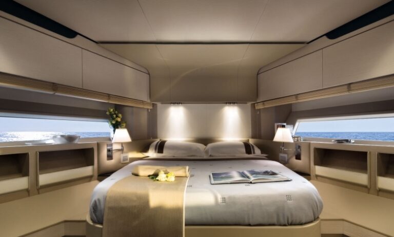 1-Superyacht Azimut 80 - VIP cabin