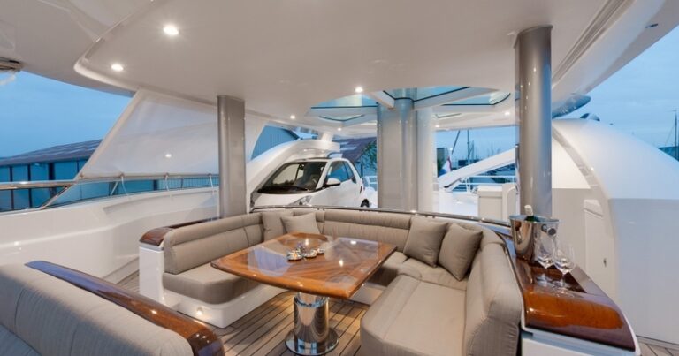 Charter yacht BELLE DE JOUR