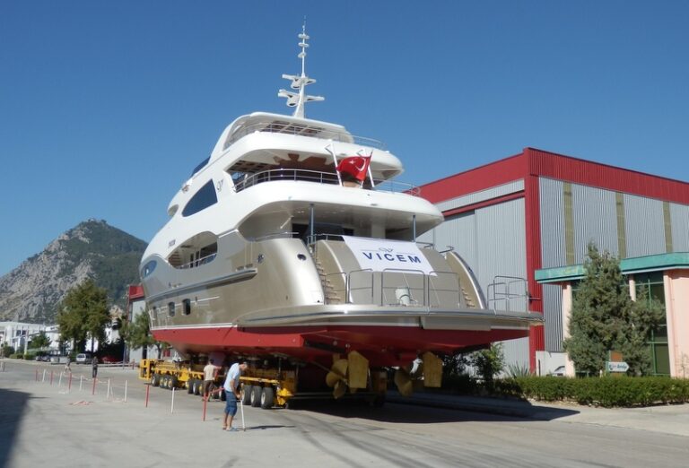 1-Superyacht Julem I - aft view