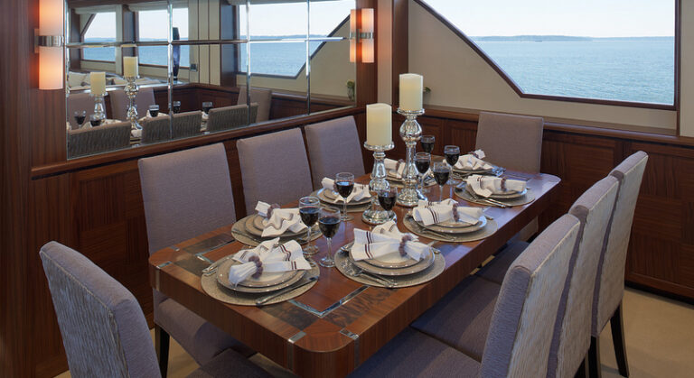 1-Superyacht OA 85 - Dining area