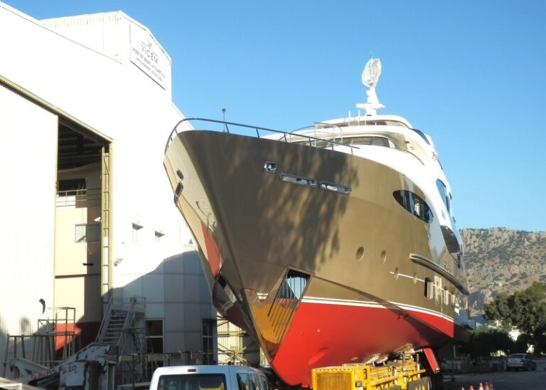 1-Vicem Vulcan 35m superyacht Julem I at launch