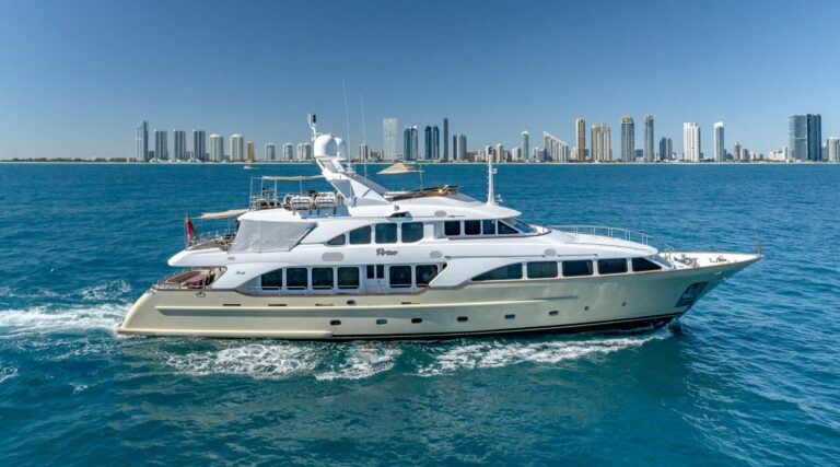 Motor yacht VIRTUE