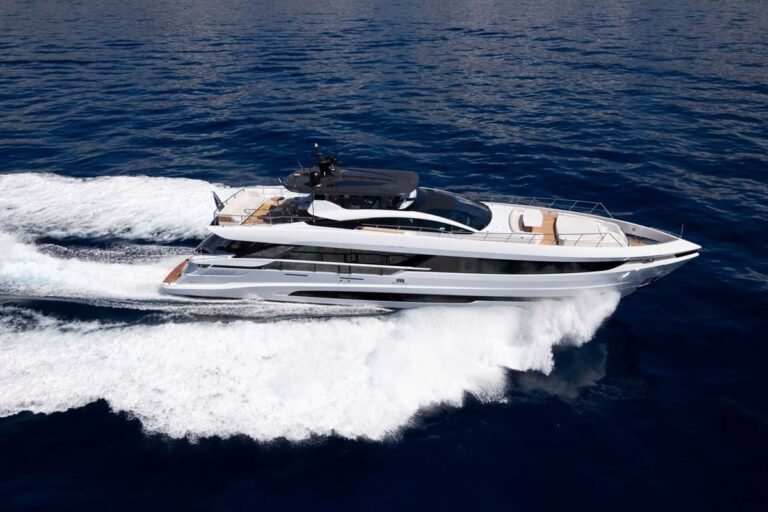 Super yacht C2