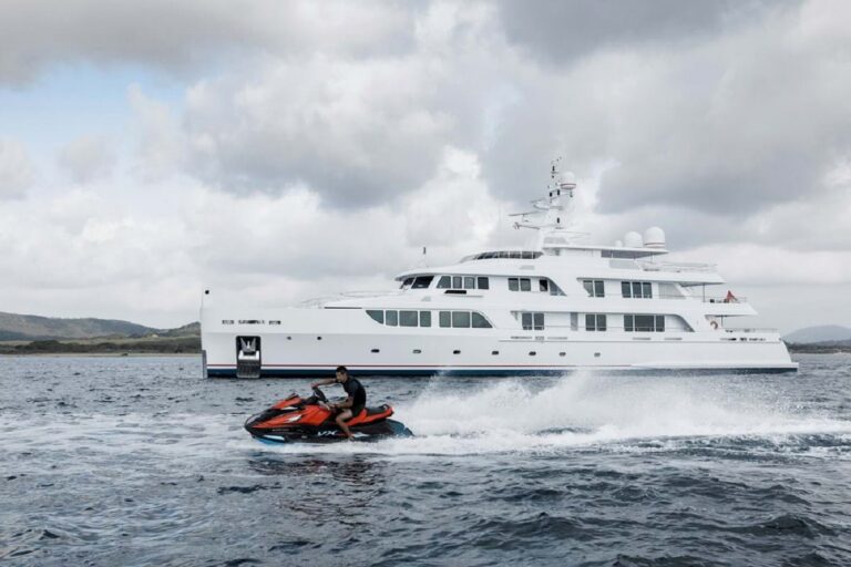 Super yacht KADIMOS