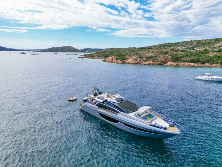 Luxury yacht CHILUCHE