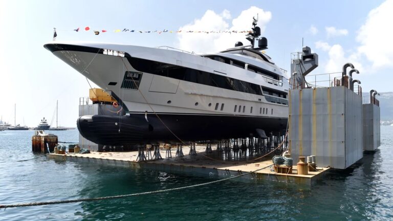 Motor yacht AILY