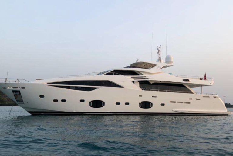 Motor yacht INFINITAS