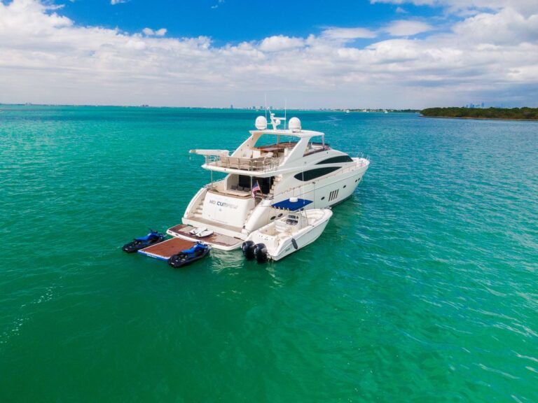Motor yacht NO CURFEW