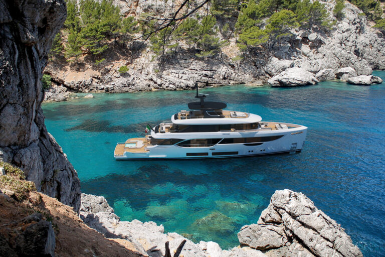 Motor yacht UNKNOWN