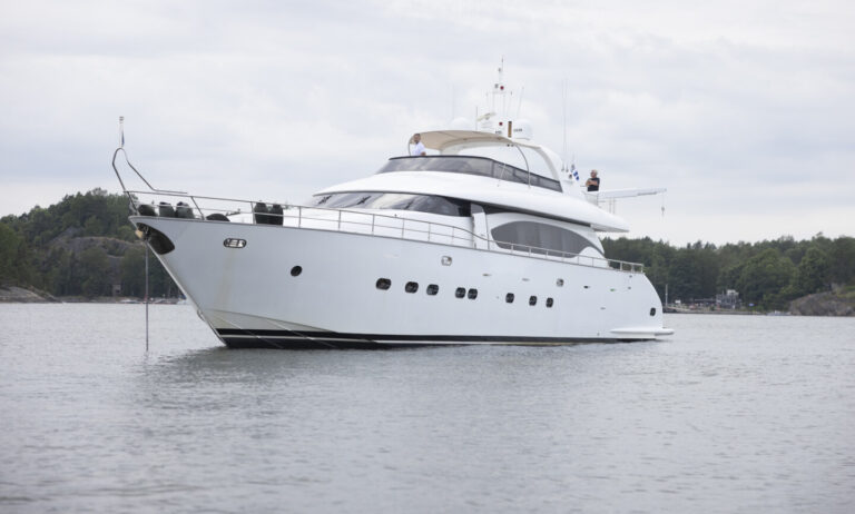 Motor yacht XUMI.