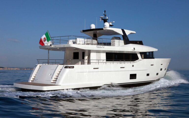 Motor yacht YES