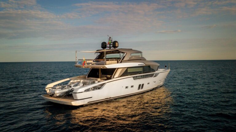 Super yacht K1