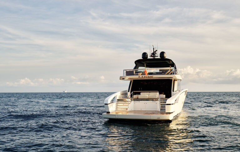 Super yacht LUAR