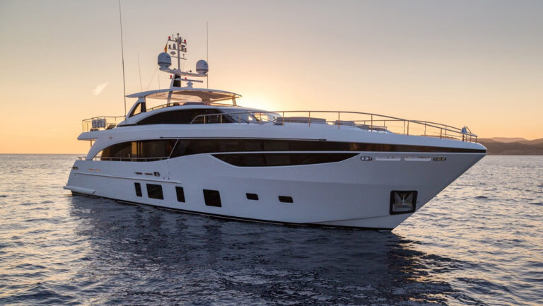 Super yacht MINOR FAMILY AFFAIR